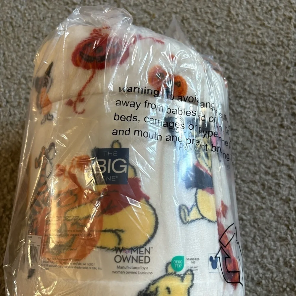 Disney Winnie the Pooh Halloween Fleece Blanket NEW 60”x72” Tan Cream Piglet